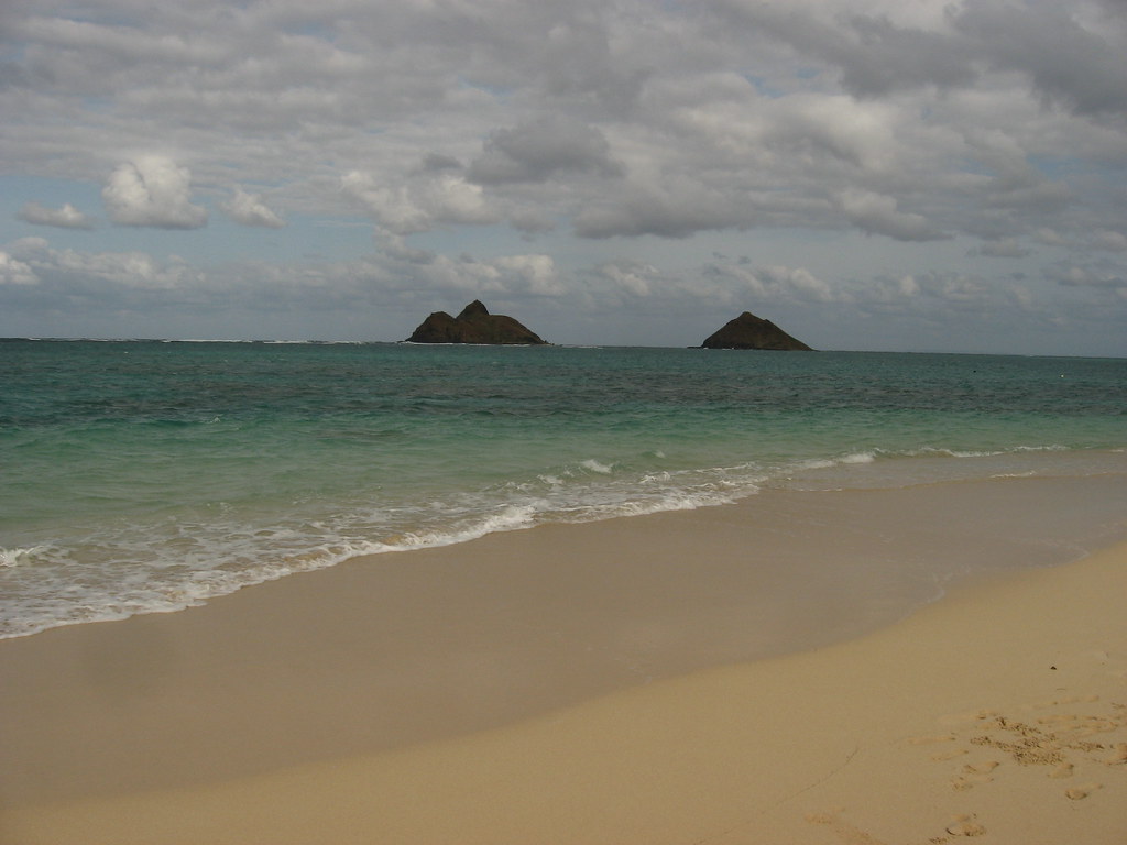Lanikai Beach, Oahu, Hawaii, with the Mokulua islands offshore