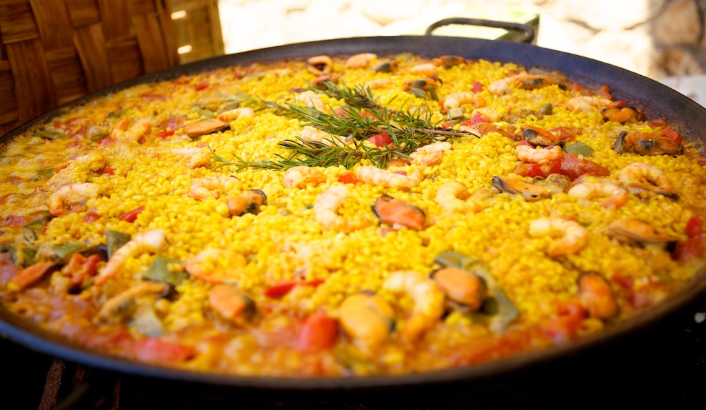 A pan of Spanish paella